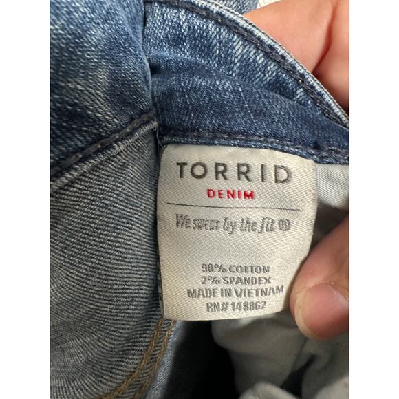 Torrid women’s jeans mid wash straight leg, distressed boyfriend, cut plus size - Picture 5 of 12